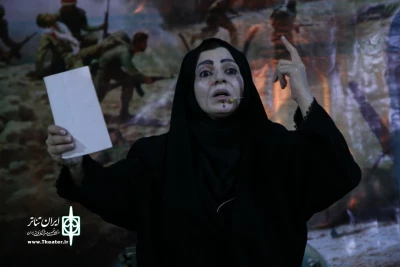 اجرای نمایش خیابانی «گل زخم» همزمان با هفته دفاع مقدس در میدان منیریه تهران