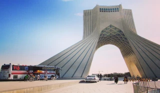 با استقرار یک دستگاه اتوبوس اورژانس تهران انجام می‌شود

تزریق واکسن برای اهالی فرهنگ، هنر و رسانه به همراه خانواده در برج آزادی تهران