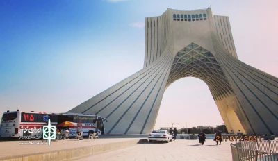 با استقرار یک دستگاه اتوبوس اورژانس تهران انجام می‌شود

تزریق واکسن برای اهالی فرهنگ، هنر و رسانه به همراه خانواده در برج آزادی تهران
