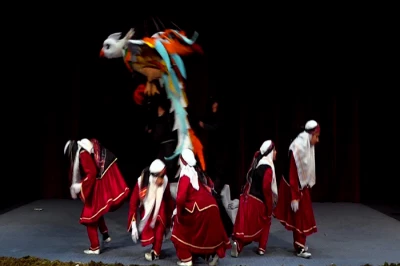 نگاهی به نمایش «زال سپید موی» عرضه شده در تلویزیون تئاتر ایران

اجرای عروسکی افسانه  زال و سیمرغ