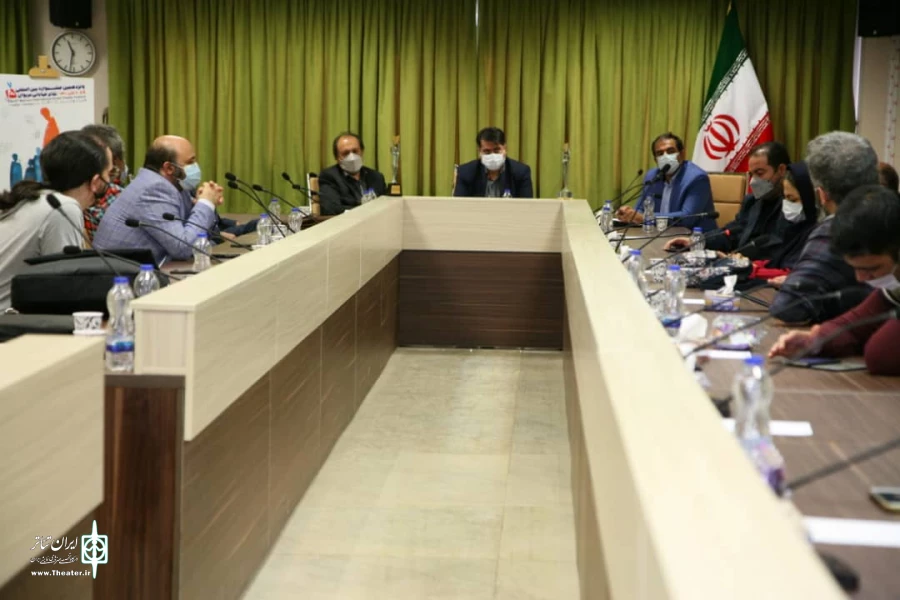 نشست جشنواره تئاتر مریوان
ایجاد نشاط اجتماعی جزو وظایف جشنواره است
225 اثر متقاضی شرکت در جشنواره 2