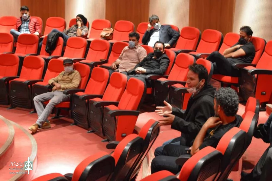 انجمن هنرهای نمایشی استان قم از هنرمندان تئاتر خیابانی تقدیرکرد. 6