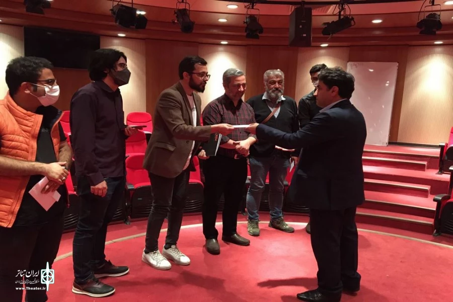 انجمن هنرهای نمایشی استان قم از هنرمندان تئاتر خیابانی تقدیرکرد. 13