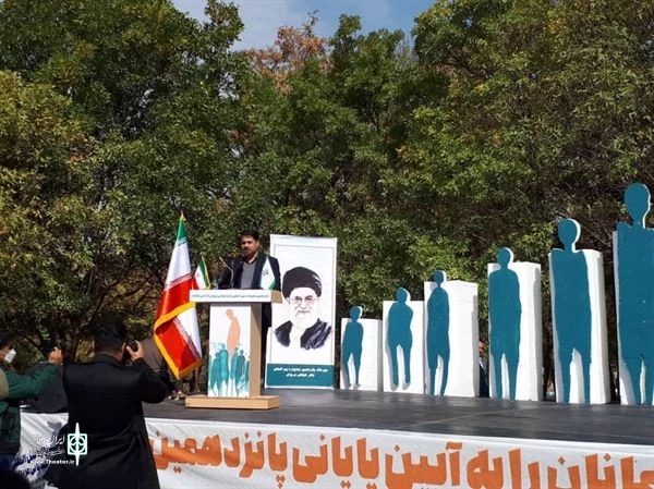 مردم کردستان دوستدار فرهنگ و هنر هستند
جشنواره مریوان فرصت بسیار خوبی برای ارتباط فرهنگی با عراق است
در نظام‌های مبتنی بر رای مردم تئاتر ساری و جاری است 2