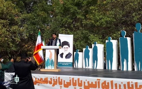 مردم کردستان دوستدار فرهنگ و هنر هستند
جشنواره مریوان فرصت بسیار خوبی برای ارتباط فرهنگی با عراق است
در نظام‌های مبتنی بر رای مردم تئاتر ساری و جاری است 2