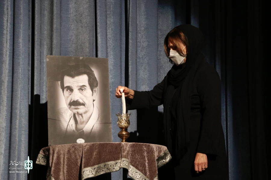 نمایش «مرغ دریایی دایی وانیا» افتتاح شد 12