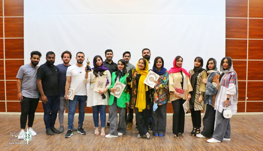 «فقط کمی مکنارمو باز کردم موهامو ببینه» و «کاغذ کال»؛ آثار برگزیده جشنوارۀ سی‌وسوم 4