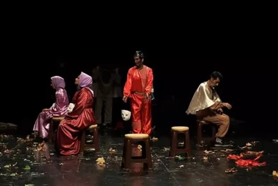 ملیکا رضی؛ کارگردان حاضر در بیستمین جشنواره آیینی و سنتی:

«مجلس شبیه لیر بیچاره» از تعزیه وام گرفته است
 ریشه‌ها را دریابیم