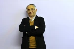تعزیه و تقلید در ایران جزو فرهنگ ما به شمار می‌آیند 
تنها دلیل زنده ماندن نمایش‌های سنتی علاقه پایدار مردم است
متأسفانه در حال از دست دادن خرده سنت‌ها و آیین‌هایمان هستیم 2