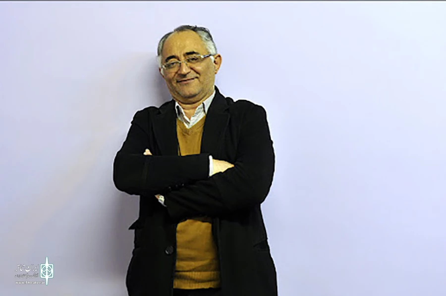 تعزیه و تقلید در ایران جزو فرهنگ ما به شمار می‌آیند 
تنها دلیل زنده ماندن نمایش‌های سنتی علاقه پایدار مردم است
متأسفانه در حال از دست دادن خرده سنت‌ها و آیین‌هایمان هستیم 2