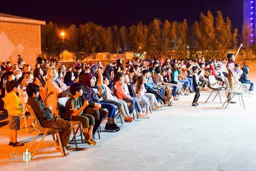 اجرای برنامه‌های متنوع تماشاخانه سیار کانون در کیش 2