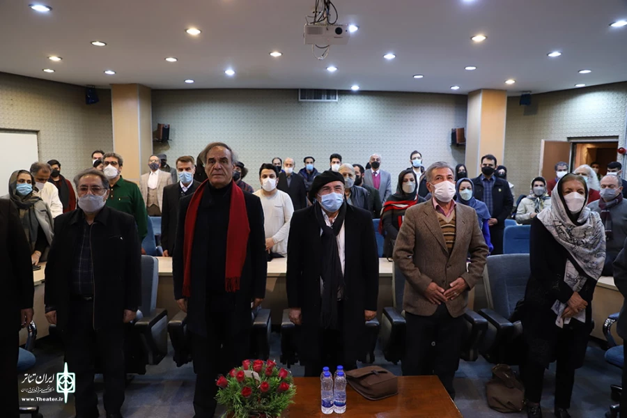 رونمایی از کتاب قطب الدین صادقی از مجموعه ماندگاران صحنه3