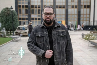 Milad  Molavai to Iran Theater:

I watch closely street shows