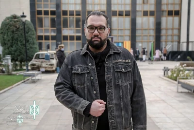 Milad  Molavai to Iran Theater:

I watch closely street shows