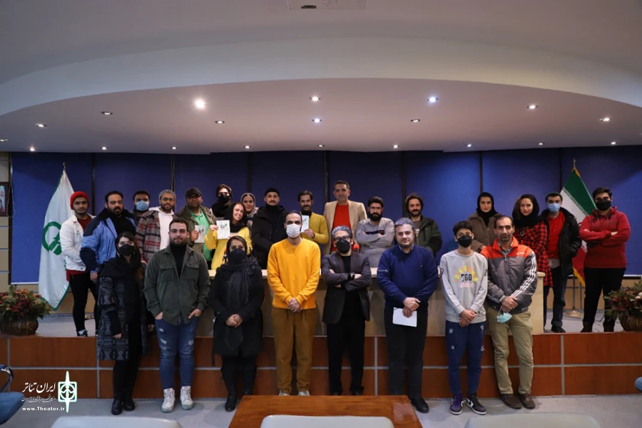آیین رونمایی از کتاب نمایشنامه «تن‌ها»