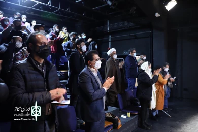 بازدید قادر آشنا از تئاتر فجر