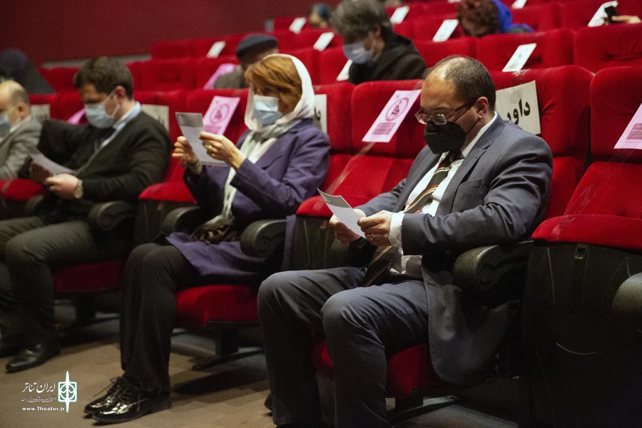 سفیر ارمنستان میهمان تئاتر فجر
