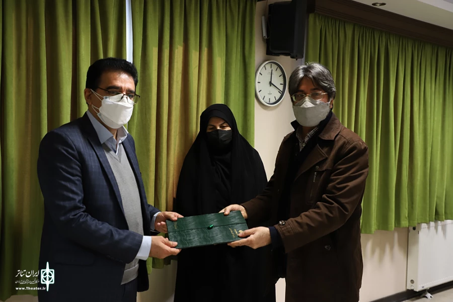 تجلیل از  ایثارگر و جانباز اداره کل هنرهای نمایشی