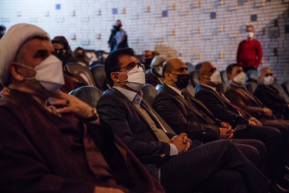 با همراهی دبیر جشنواره و سفیر و کنسول عراق در ایران؛

نمایش «صندلی‌ها» با حضور قادر آشنا روی صحنه رفت