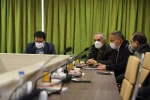 نشست  هنرمندان و مسئولان تئاتری اقلیم کردستان کشور عراق حاضر در جشنواره با قادر آشنا