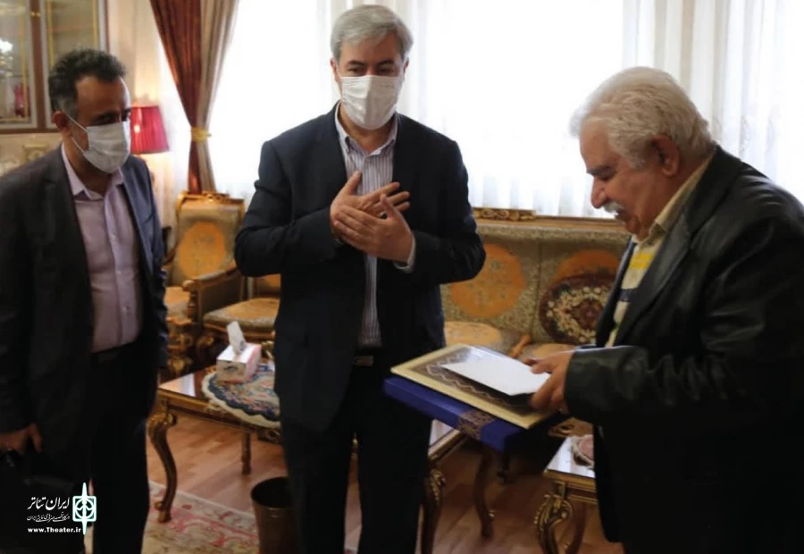 بالندگی تئاتر کشور در گرو توسعه تئاتر استان هاست
دیدار مدیرکل هنرهای نمایشی با مسئولین ، هنرمندان و پیشکسوتان  آذربایجان شرقی 2