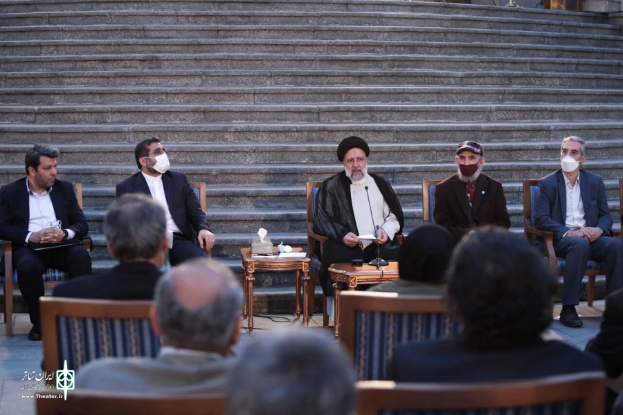 کارگروه مشترک بررسی مشکلات هنرمندان تشکیل شود
امروز  در جهاد تبیین هنرمندان وظیفه بزرگی بر عهده دارند  2