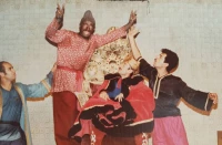 نگاهی دقیق به زندگی هنری جواد انصافی به بهانه زادروز هنرمند

دامن شادی چو غم آسان نمی‌آید به دست
پسته راخون می‌شود دل، تا لبی خندان کند