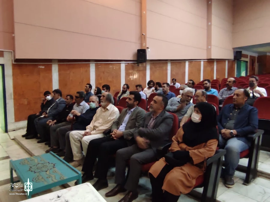 برای رونق تئاتر باید دست به دست هم بدهیم 3