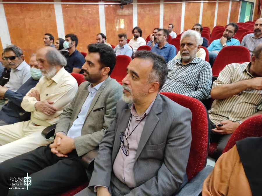 برای رونق تئاتر باید دست به دست هم بدهیم 4