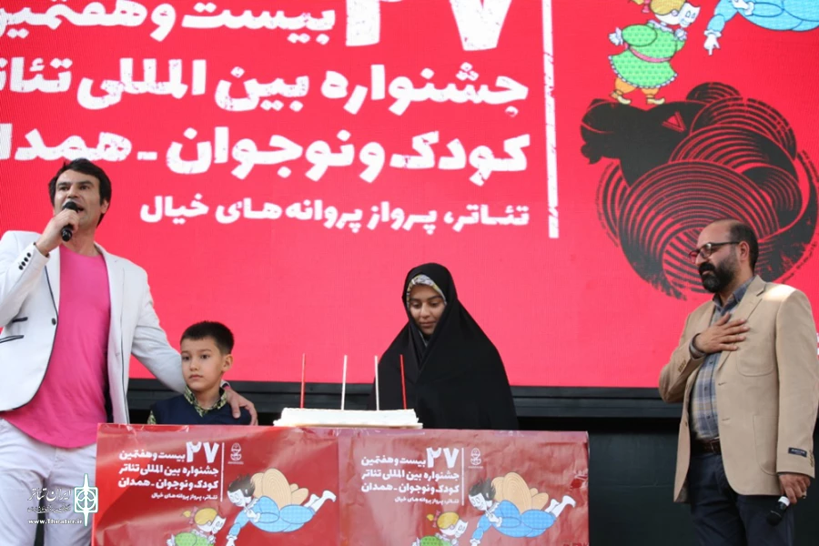 فرزندان شهدا بیست و هفتمین جشنواره بین‌المللی تئاتر کودک و نوجوان همدان را افتتاح کردند 8