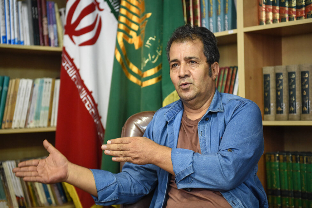 گفت‌وگو با عباس چهل‌تنان، هنرمندِ پیشکسوت تعزیه شیراز

حسینیه قوام را به محل اجرای تعزیه اختصاص دهید
