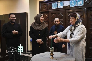 با حضور هایده حائری در تماشاخانه سنگلج

شب‌چراغ نمایش «پایین گذر سقاخانه» برگزار شد