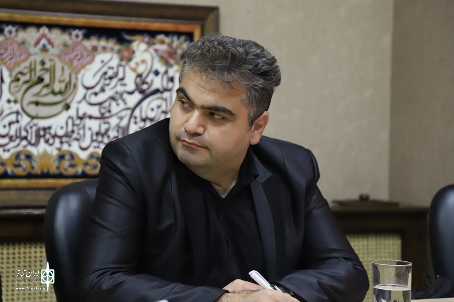 جشنواره تئاتر باید تبدیل به مطالبه مردمی شود

تولید آثار انسانی رسالت تئاتر است 2