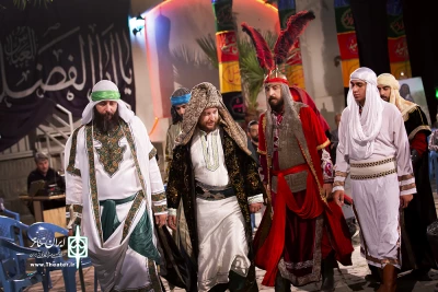 مسافر آستانه در اولین شب مراسم تعزیه «زخم عتیق»:

تعزیه عامل پیوند مردم با فرهنگ عاشورایی است
