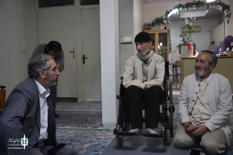 معاون امور هنری به دیدار حسین نوری جانباز هنرمند انقلاب اسلامی رفت 5