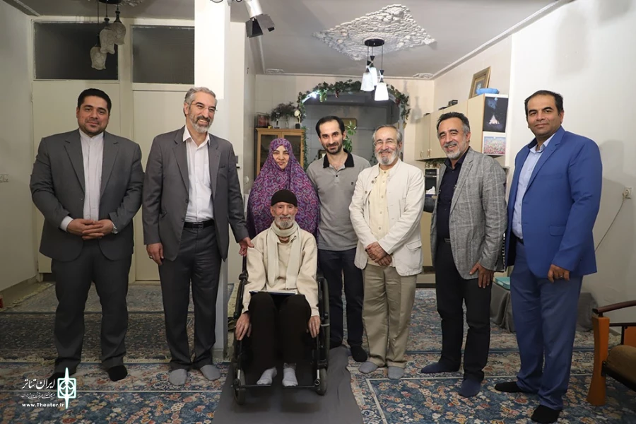 معاون امور هنری به دیدار حسین نوری جانباز هنرمند انقلاب اسلامی رفت 6