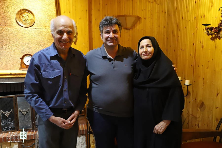 دیدار مدیرکل هنرهای نمایشی با خانواده شهید حسین قشقایی