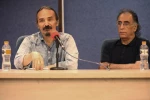 نمایش «سگ‌ها و استخوان‌های مادرم» بررسی شد
زنان و جنگ دو رکن نمایشی و دیدنی 2