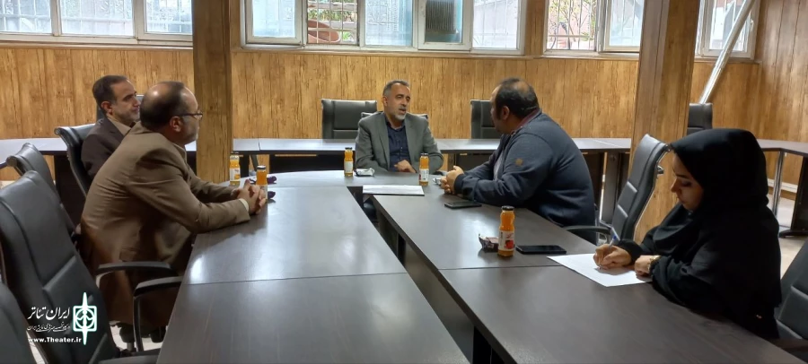 مدیرکل هنرهای نمایشی از دبیرخانه بیست و هفتمین جشنواره تئاتر استان تهران بازدید کرد 2