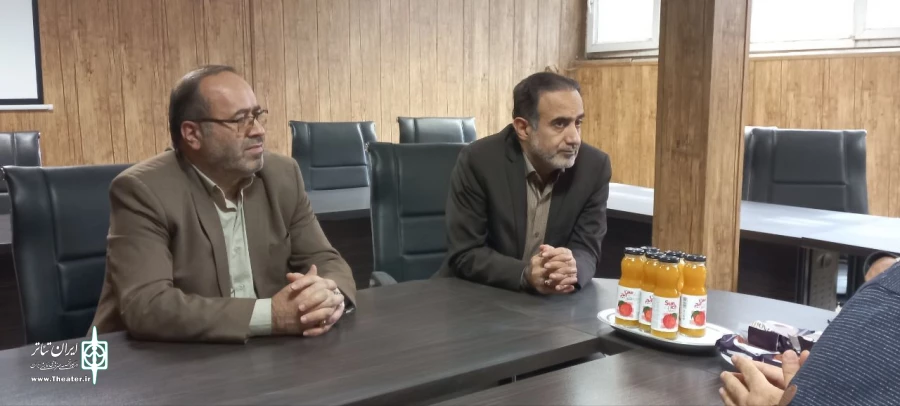 مدیرکل هنرهای نمایشی از دبیرخانه بیست و هفتمین جشنواره تئاتر استان تهران بازدید کرد 4