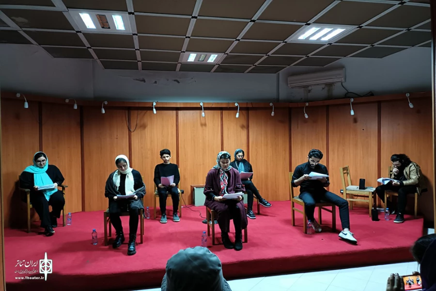 «دخترک شب طولانی» چیستا یثربی در آستارا خوانش شد 3