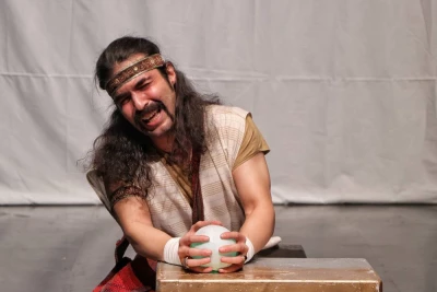 نگاهی به نمایش «پهلوان قلیچ» اجراشده در جشنواره تئاتر استان تهران

بیان مفاهیم فلسفی- اجتماعی  با زبان کمدی