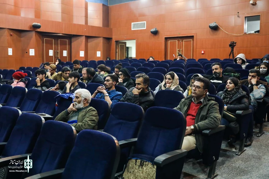 جلسه نقد تئاتر های روز اول جشنواره تئاتر منطقه‌ای فجر-کرمانشاه