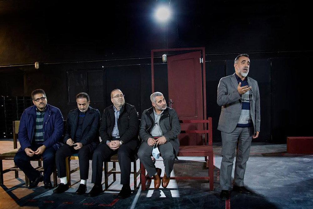 نشست صمیمی با هنرمندان حاضر در بیست و هفتمین جشنواره تئاتر فجر مناطق کشور- منطقه 3 مازندران

کاظم نظری: مخاطبان، ثروت تئاتر هستند