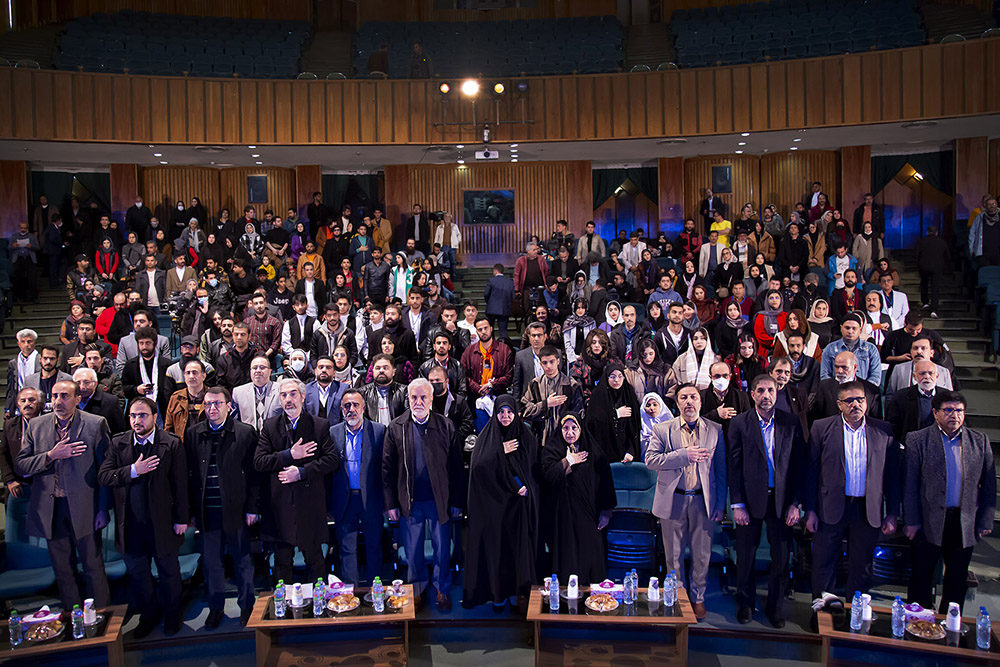 با معرفی پنج اثر برگزیده به جشنواره فجر

برگزیدگان بیست و هفتمین جشنواره تئاتر فجر مناطق کشور- منطقه ۴ (فارس) معرفی شدند