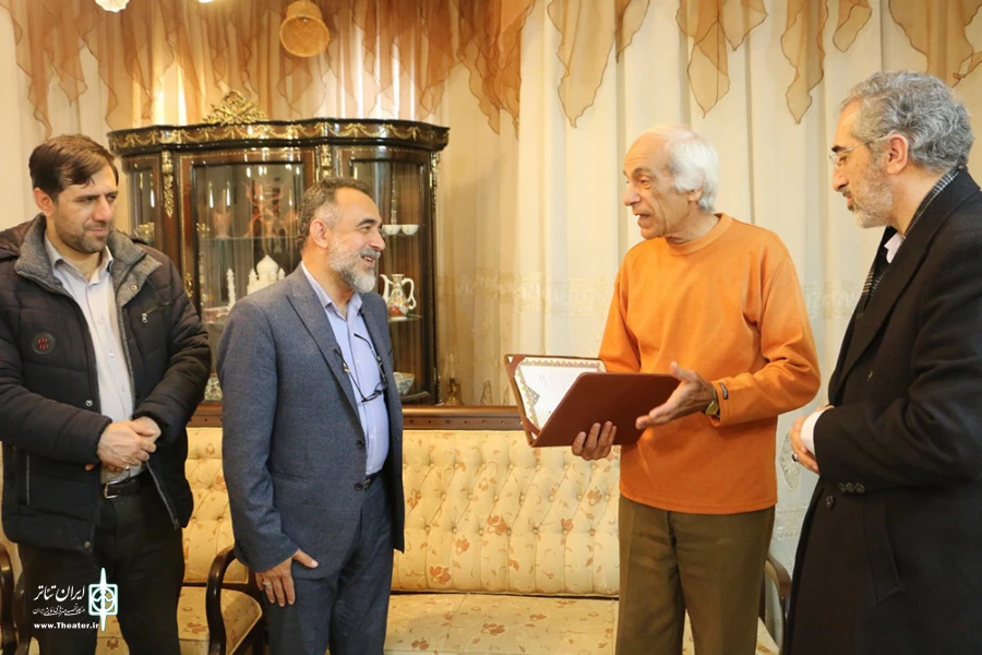 معاون امور هنری به دیدار هنرمند پیشکسوت استان فارس رفت 5