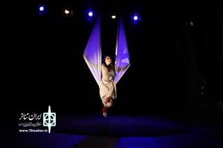 نقدی بر نمایش «آلاء» نوشته و کار محمد کاظم‌تبار

پای درخت سرخ