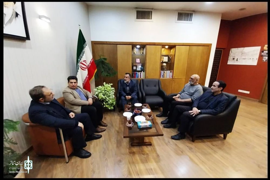 سخنگوی هیئت‌رئیسه مجلس شورای اسلامی به تئاتر شهر رفت 2