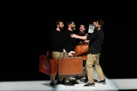 نظری بر نمایش «دختران» به کارگردانی کیانوش ایازی و علی دل‌پیشه از تهران

انتظاری هشت‌ساله در فضایی سوررئال