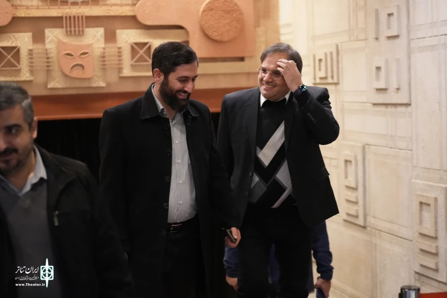 رئیس سازمان فرهنگی هنری شهرداری تهران به تماشای «کمدی الهی» از تونس نشست 2